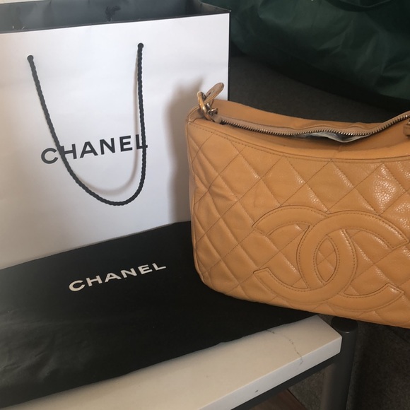 Tan beige Classic Chanel Timeless shoulder bag - Picture 4 of 16